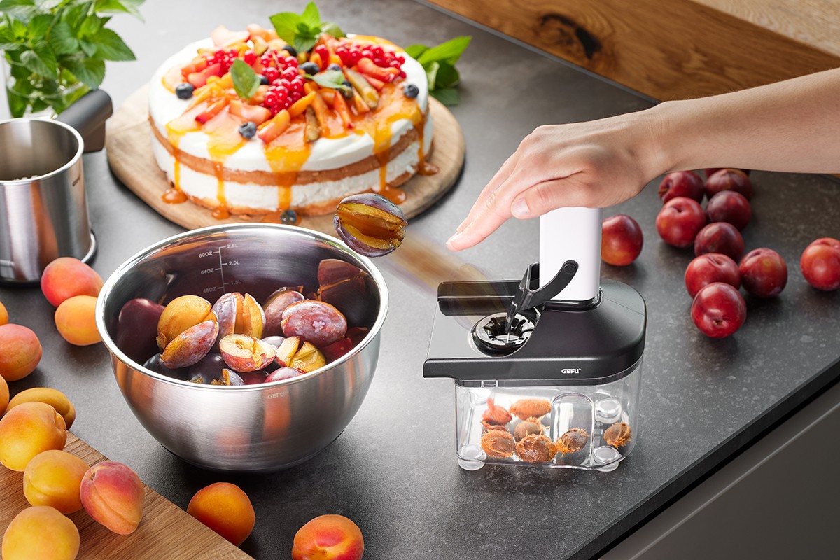 GEFU Уред за обезкостяване на сливи и кайсии “CORER“